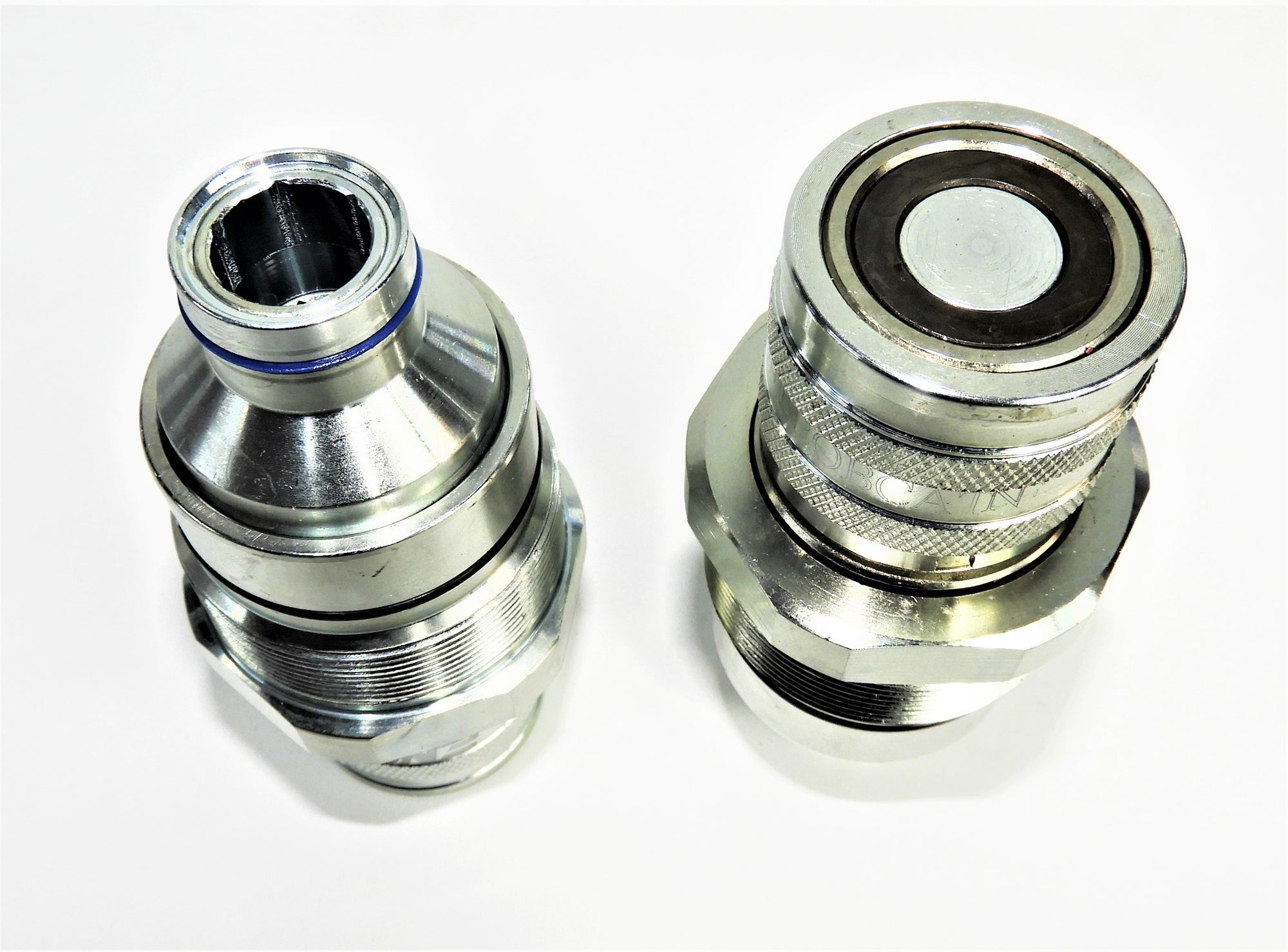 Internal and External View of New Style Female Manifold Coupler for Bobcat Part Number 7246802